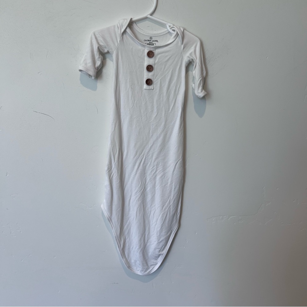 Caden Lane Baby White Kids Knotted Gown Sleeper Pajamas Unisex Size 0-3 Months